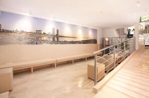 Coin salon dans le hall