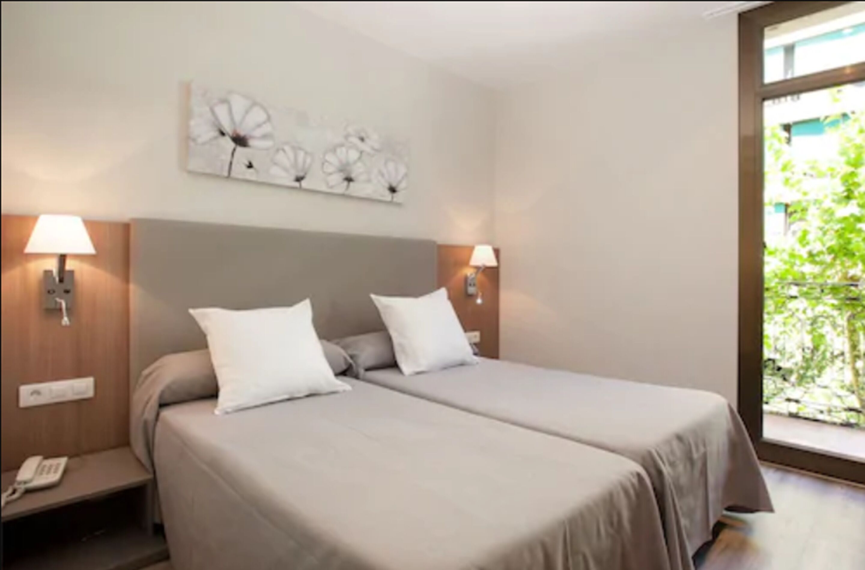 Matelas mémoire de forme, coffres-forts dans les chambres