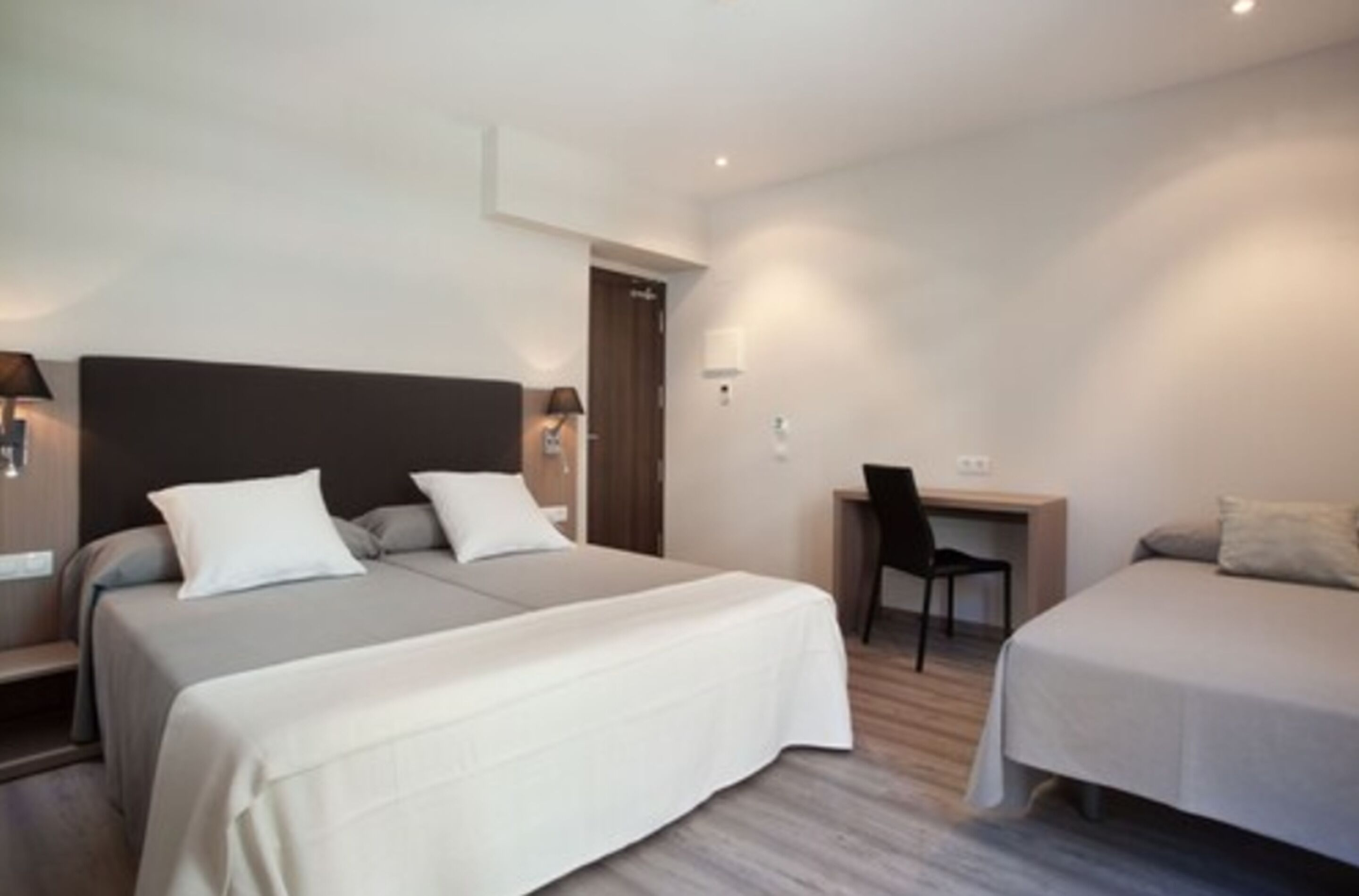 Matelas mémoire de forme, coffres-forts dans les chambres