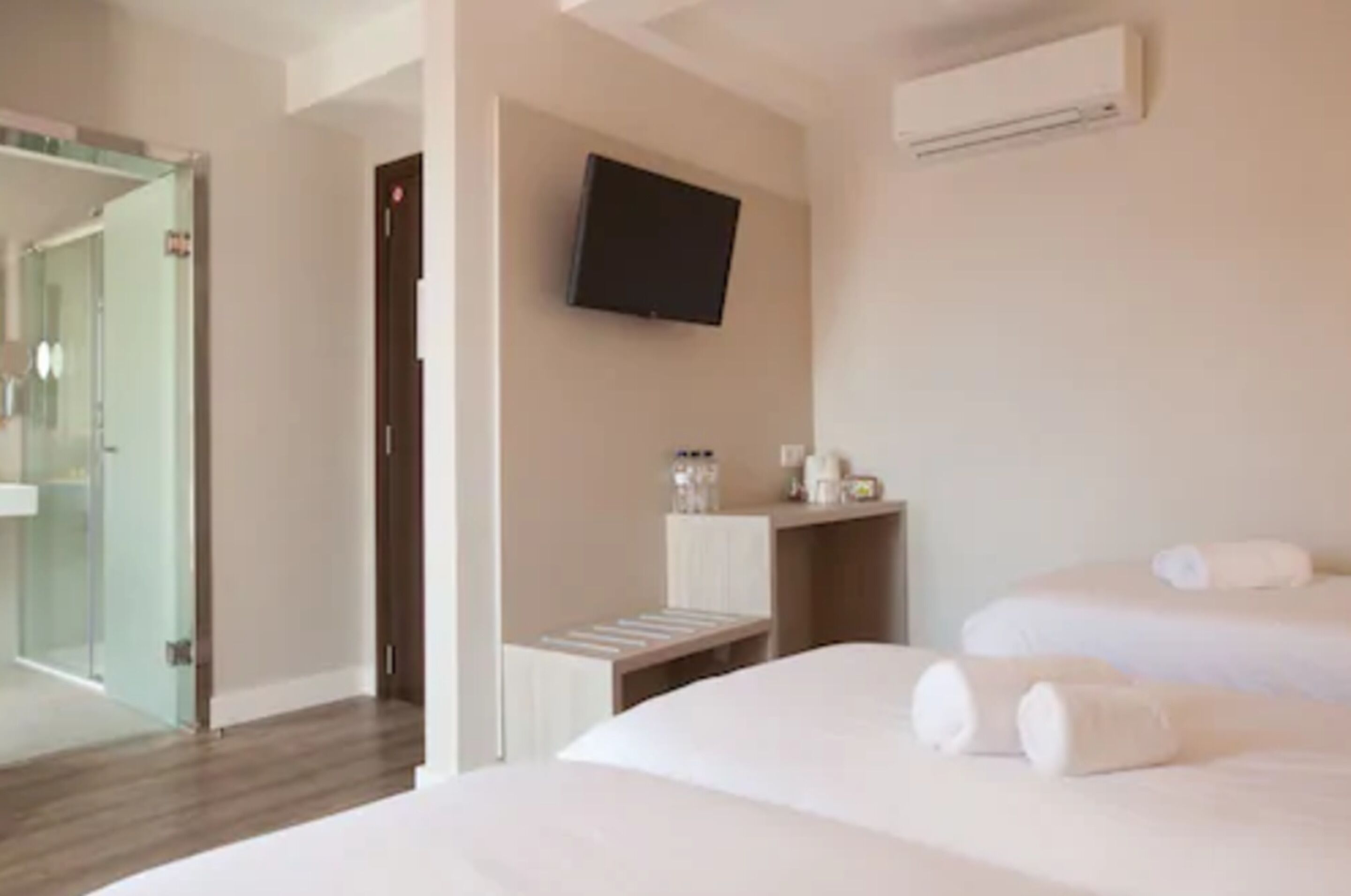 Matelas mémoire de forme, coffres-forts dans les chambres