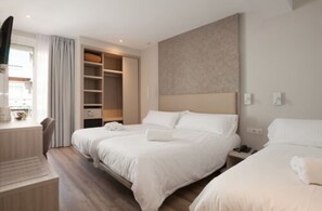 Matelas mémoire de forme, coffres-forts dans les chambres