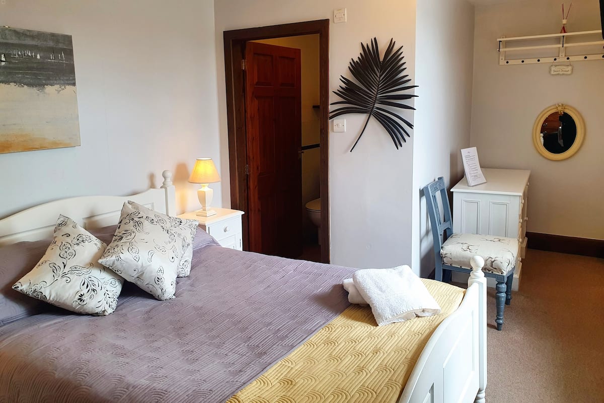 Chambre Double, salle de bains attenante