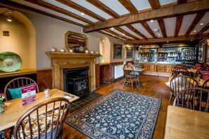 Desayuno completo (GBP 9.95 por persona) 