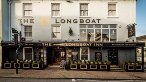 A building with a sign reading "The Longboat Inn" indicating it is a restaurant and rooms. - The Longboat Inn (Penzance)