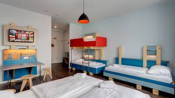 5 Bed Room | Desk, soundproofing, iron/ironing board, free WiFi