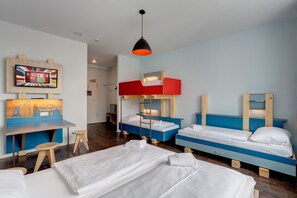 5 Bed Room | Desk, soundproofing, iron/ironing board, free WiFi