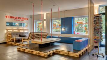 المنشأة من الداخل