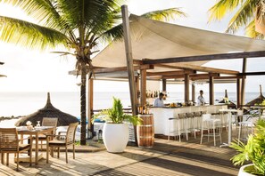 Poolside bar - Récif Attitude - Adults Only (Pointe Aux Piments)