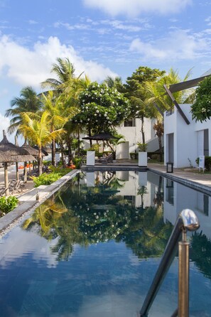 Outdoor pool, pool umbrellas, sun loungers