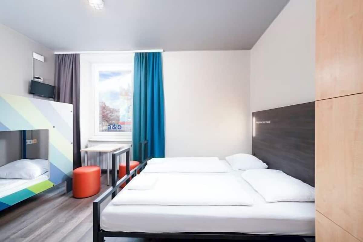 Hypo-allergenic bedding, free WiFi