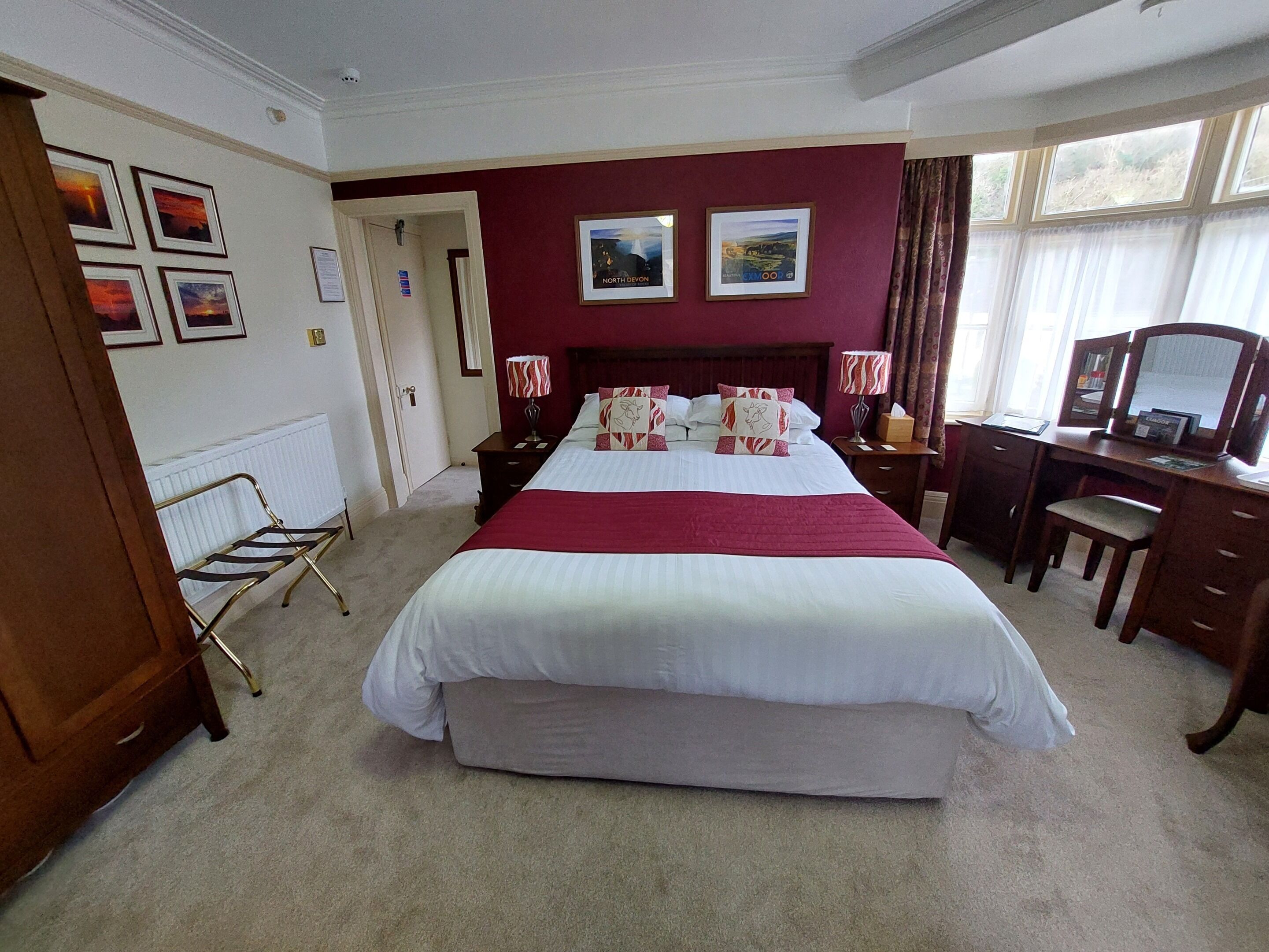 Chambre Supérieure Double ou avec lits jumeaux, salle de bains attenante (Room 2, First Floor)