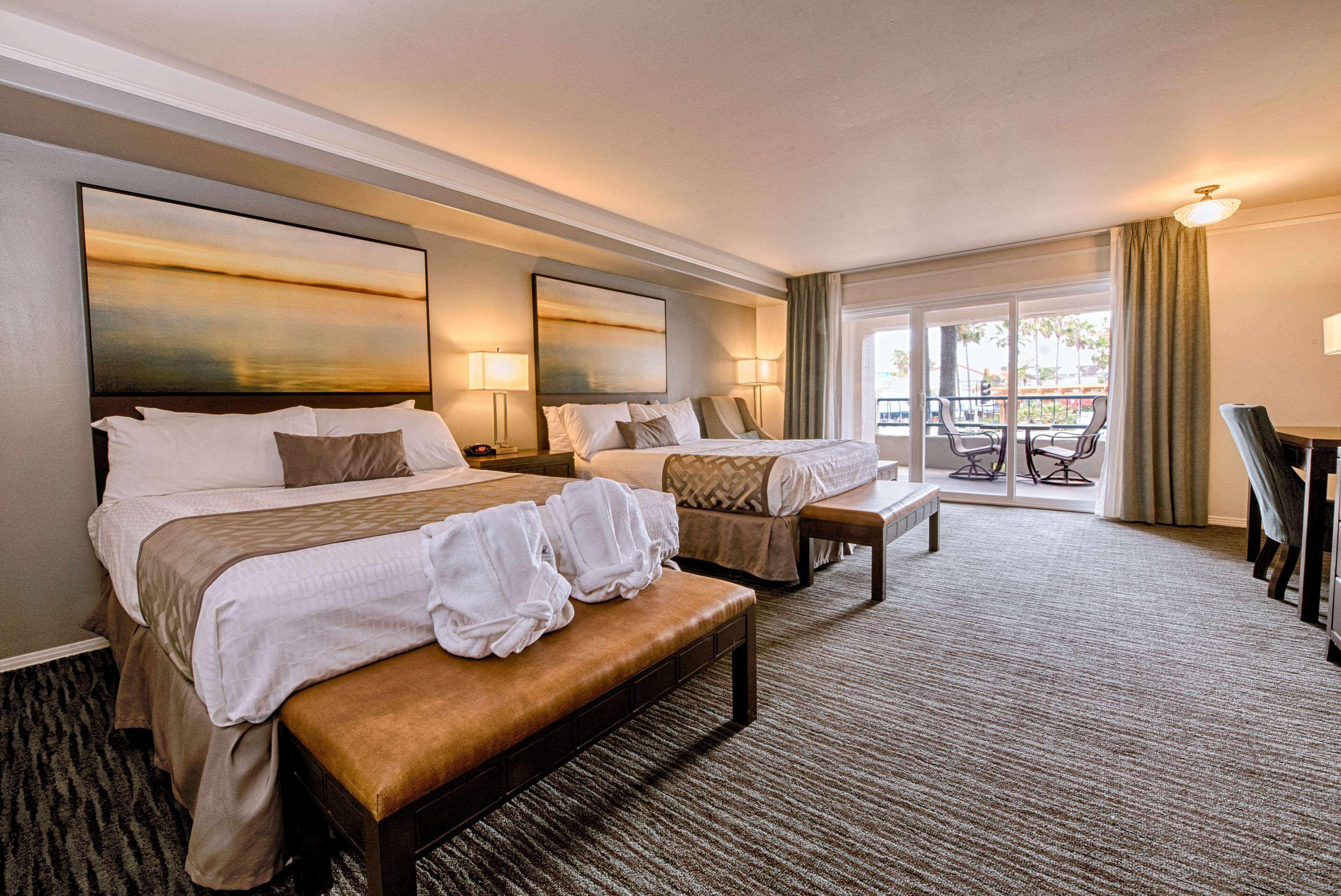 1 bedroom, pillow-top beds, desk, blackout curtains