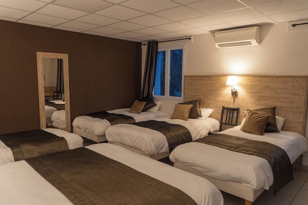 Family Room 5 people | Premium bedding, Select Comfort beds, minibar, desk