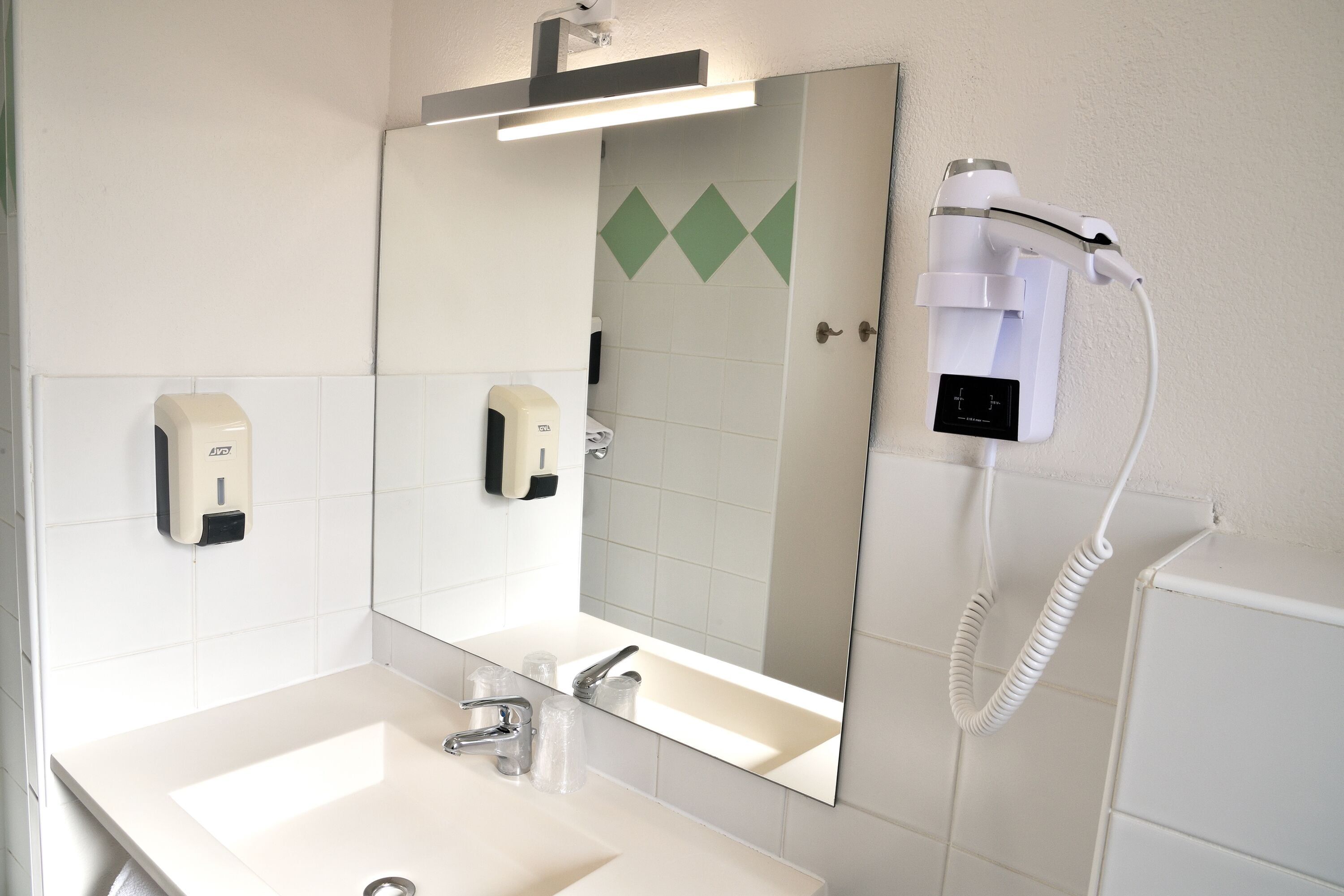 family room 4 people | bathroom | shower, rainfall showerhead, eco-friendly toiletries, hair dryer