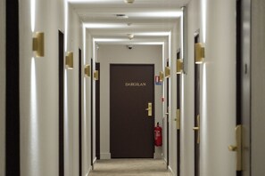 Literie de qualité supérieure, matelas Select Comfort, minibar, bureau