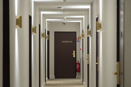 Premium bedding, Select Comfort beds, minibar, desk