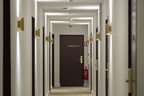 Literie de qualité supérieure, matelas Select Comfort, minibar, bureau