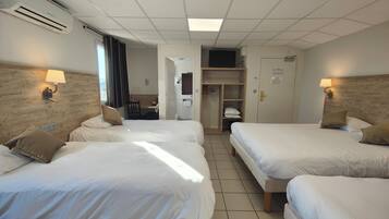 Family Room 5 people | Premium bedding, Select Comfort beds, minibar, desk