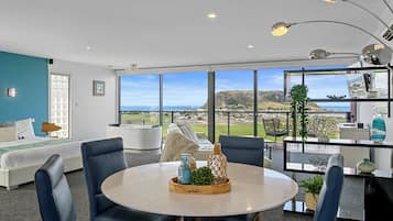 1 bedroom, premium bedding, minibar, desk