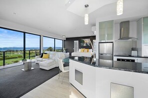 1 habitación, ropa de cama de alta calidad, minibar y escritorio