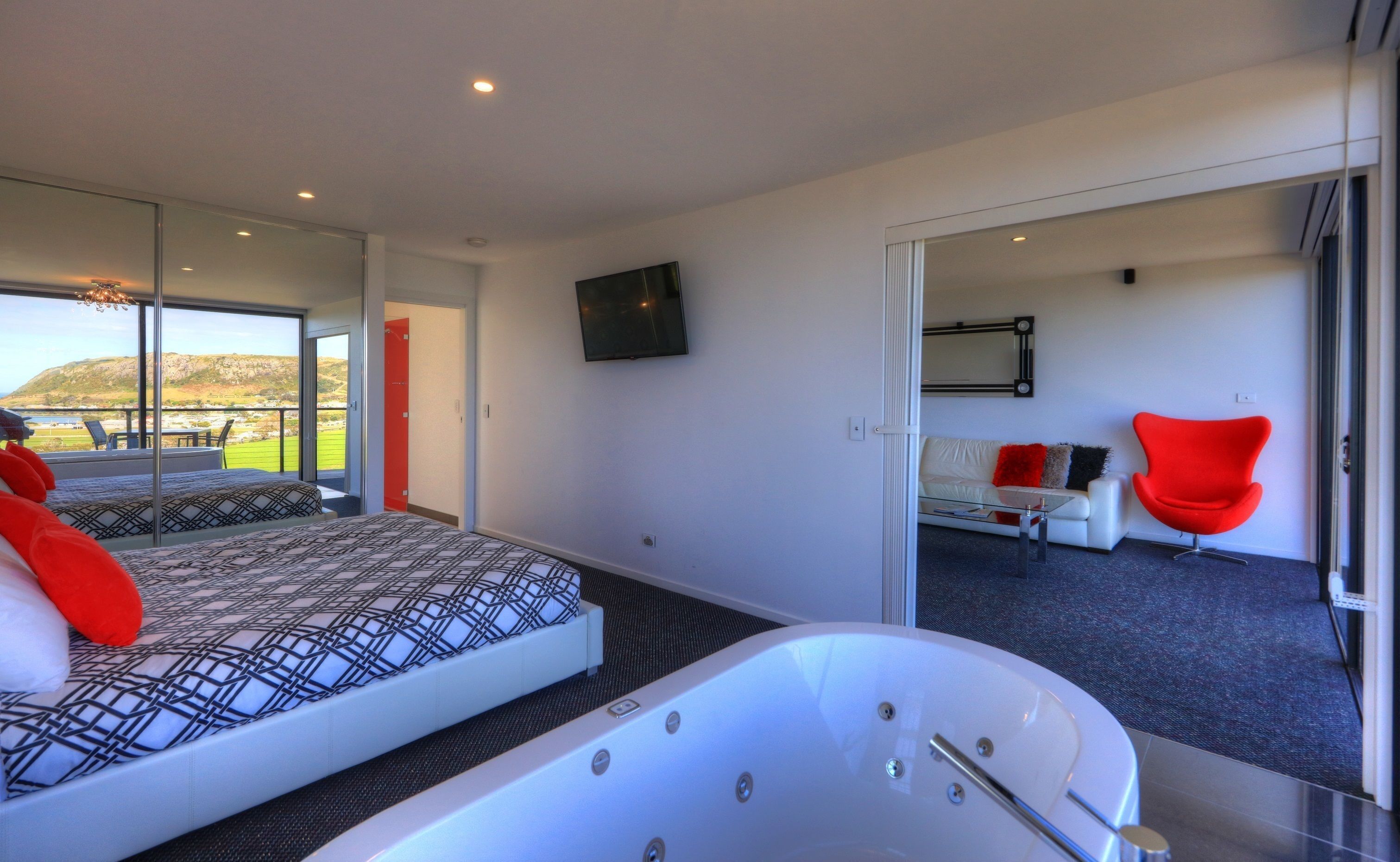 Premium bedding, minibar, desk, iron/ironing board