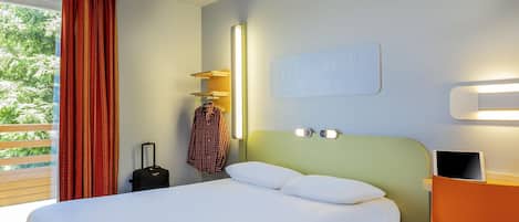 Premium bedding, individually decorated, individually furnished, desk