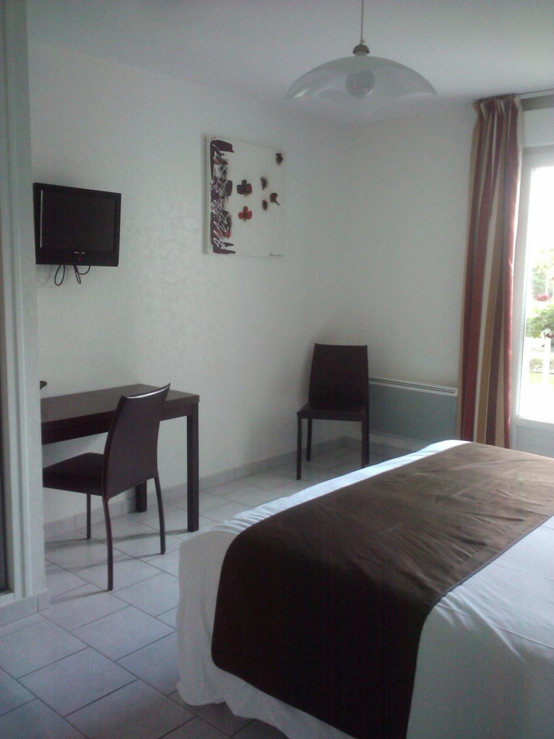 individually decorated, individually furnished, desk, soundproofing