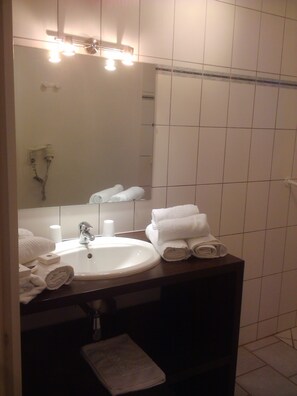 Triple Room | Bathroom