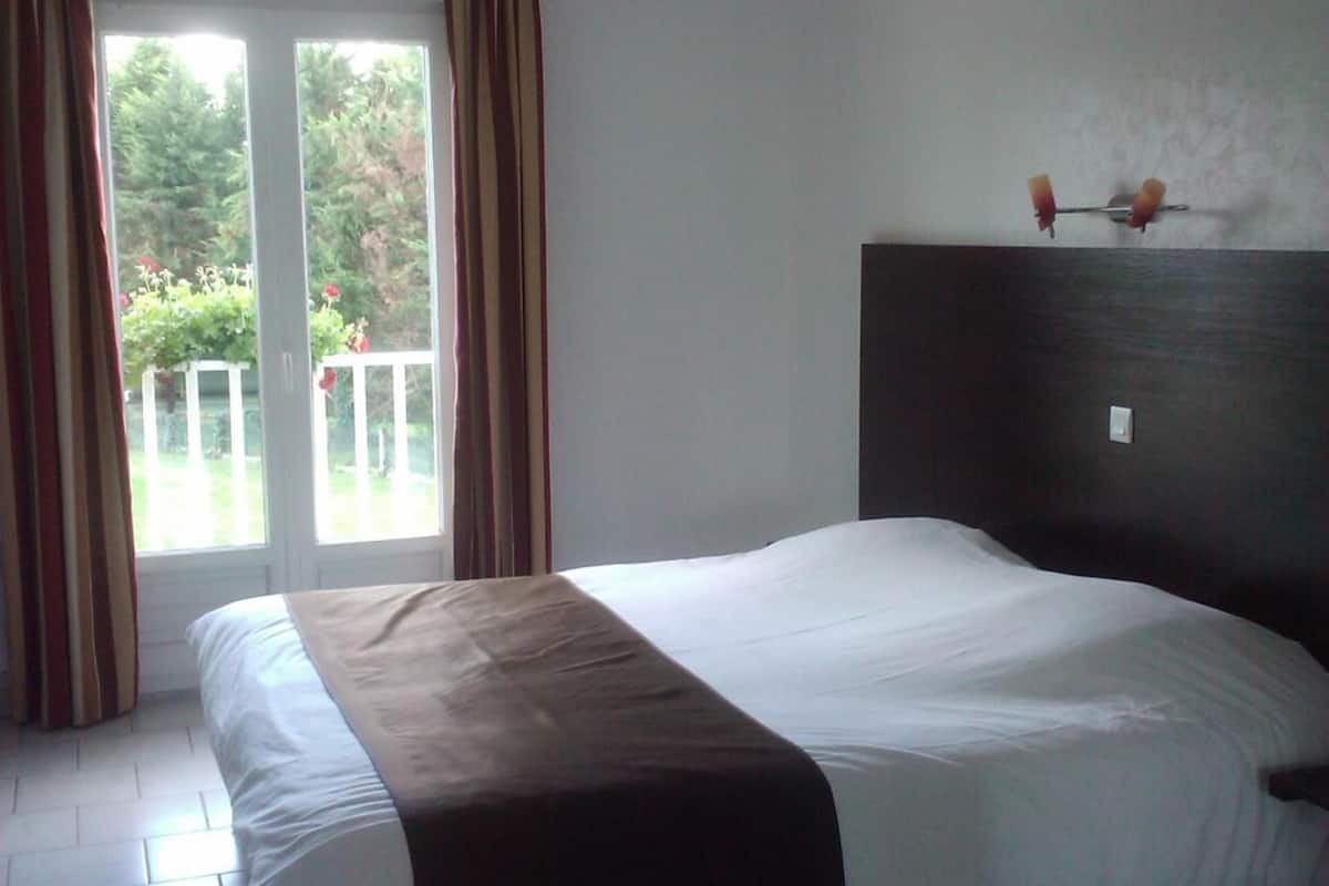 individually decorated, individually furnished, desk, soundproofing