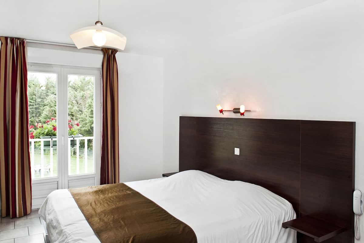 individually decorated, individually furnished, desk, soundproofing