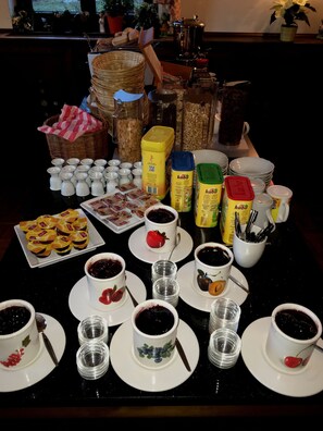 Petit déjeuner buffet servi tous les jours en supplément