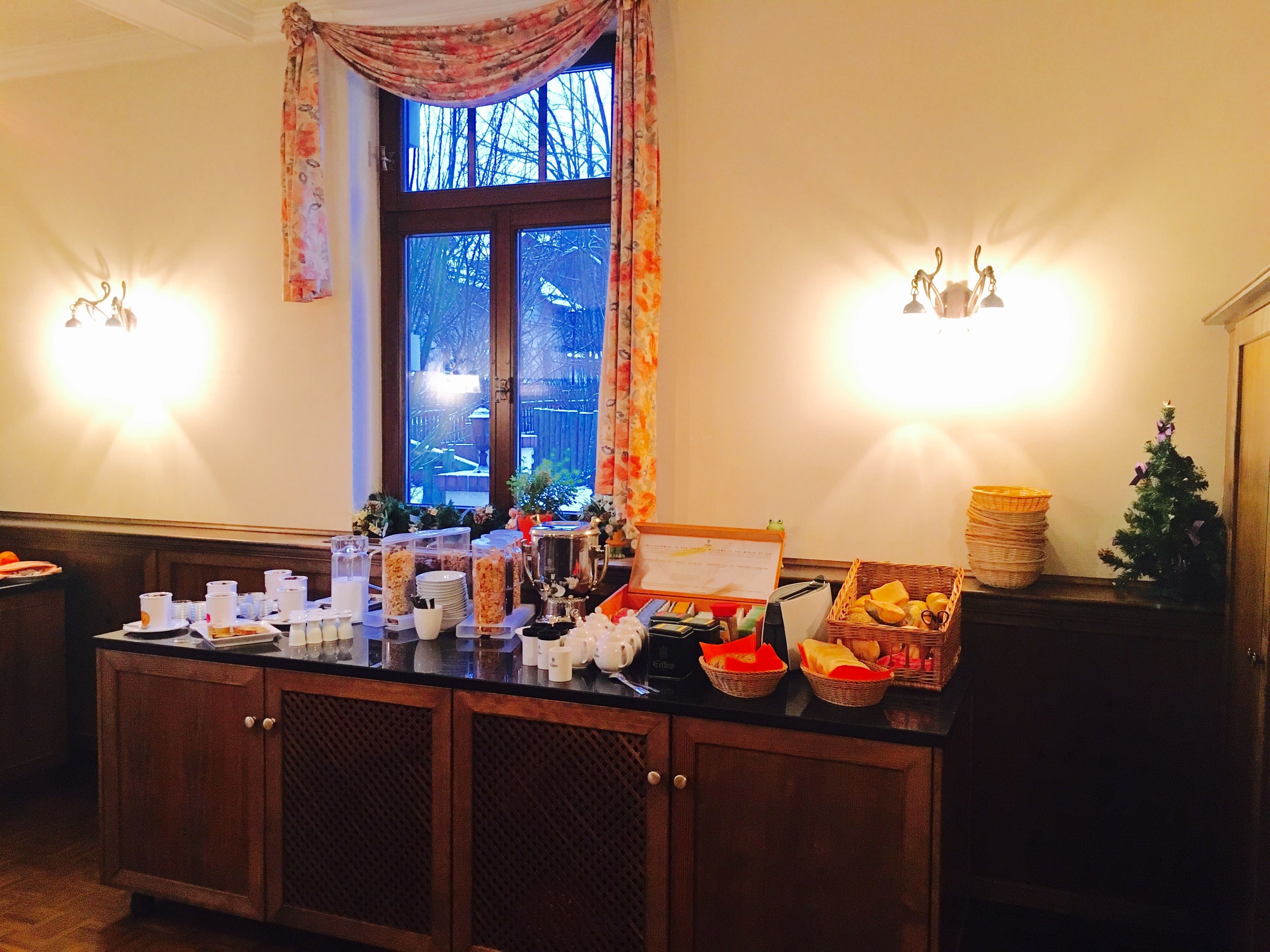 Tägliches Frühstücksbuffet gegen Gebühr