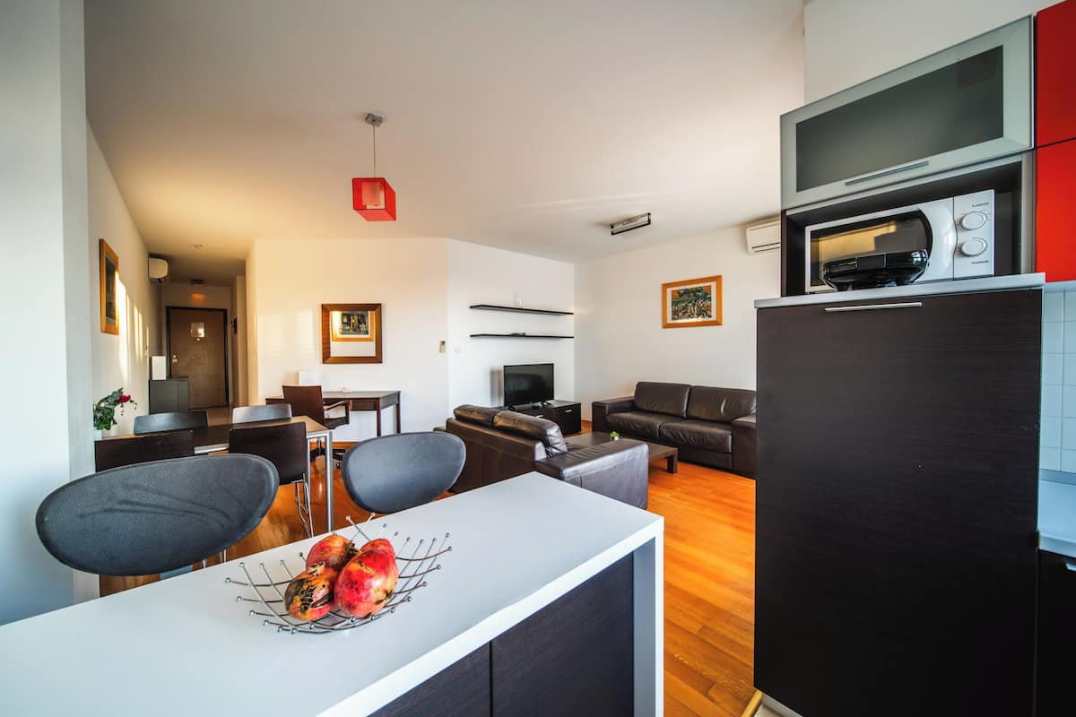 Apartment, 2 Bedrooms, Balcony, Sea View | Living area