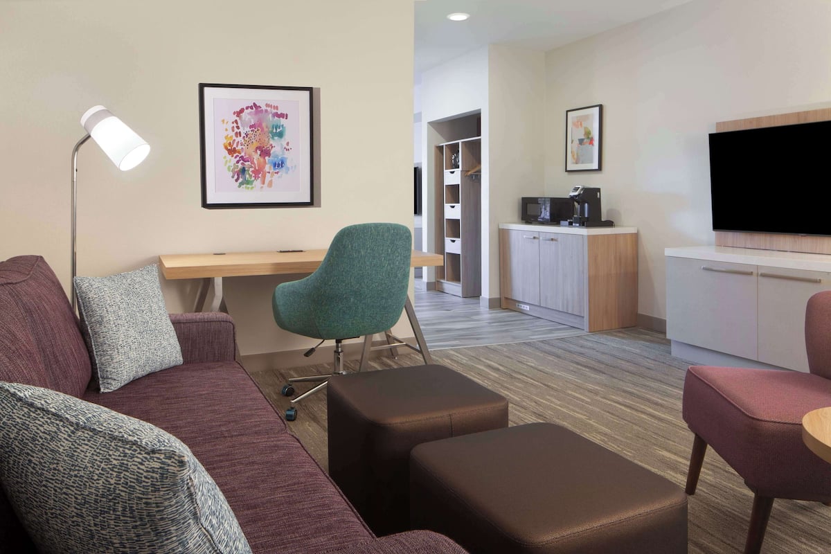 In-room safe, iron/ironing board, free cribs/infant beds