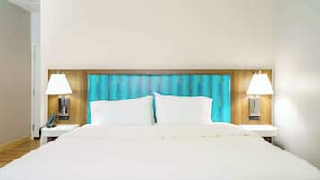 One king study sofabed non smoking | In-room safe, blackout drapes, soundproofing, iron/ironing board