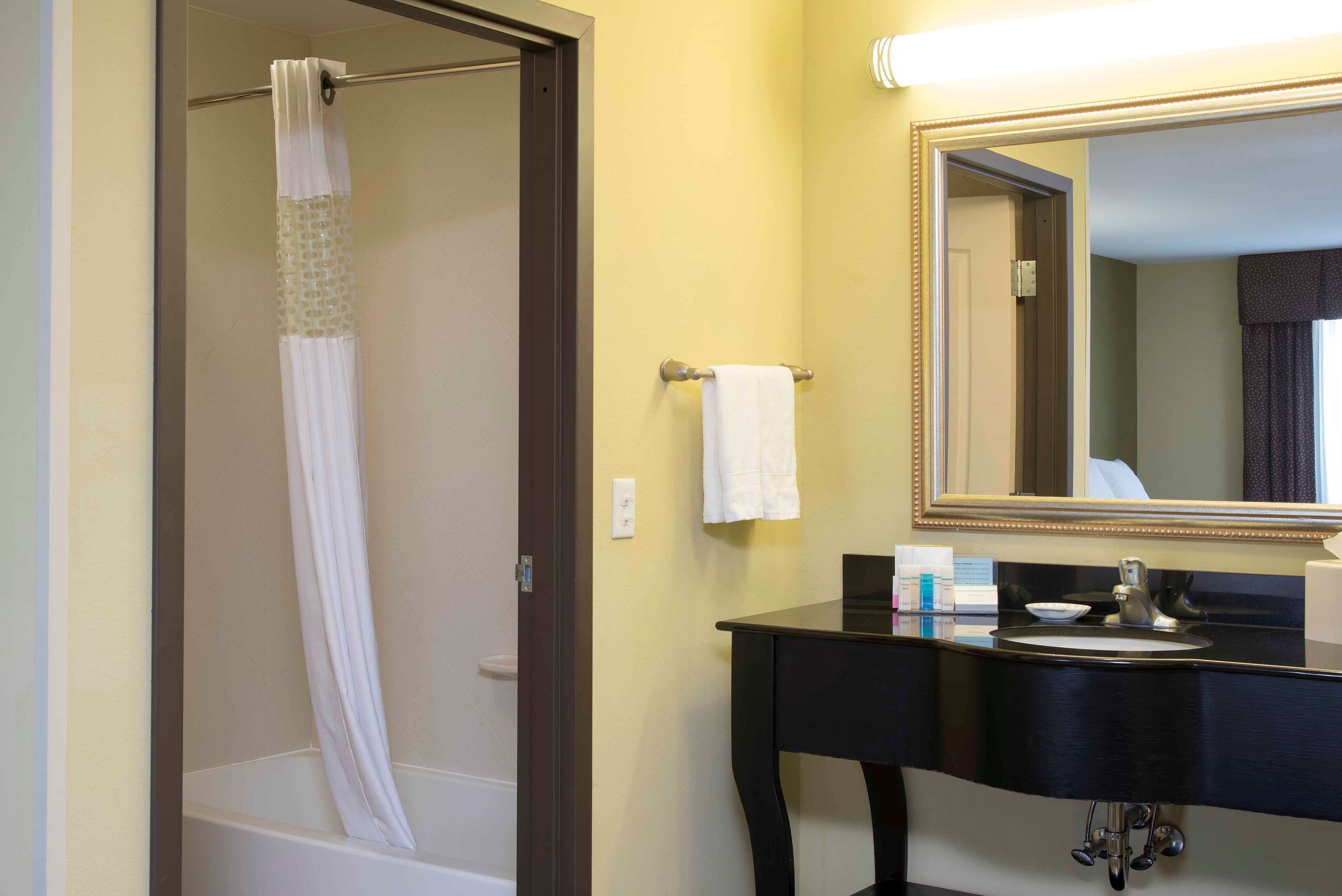 studio suite one king non smoking | bathroom | bathtub, free toiletries, hair dryer, bathrobes