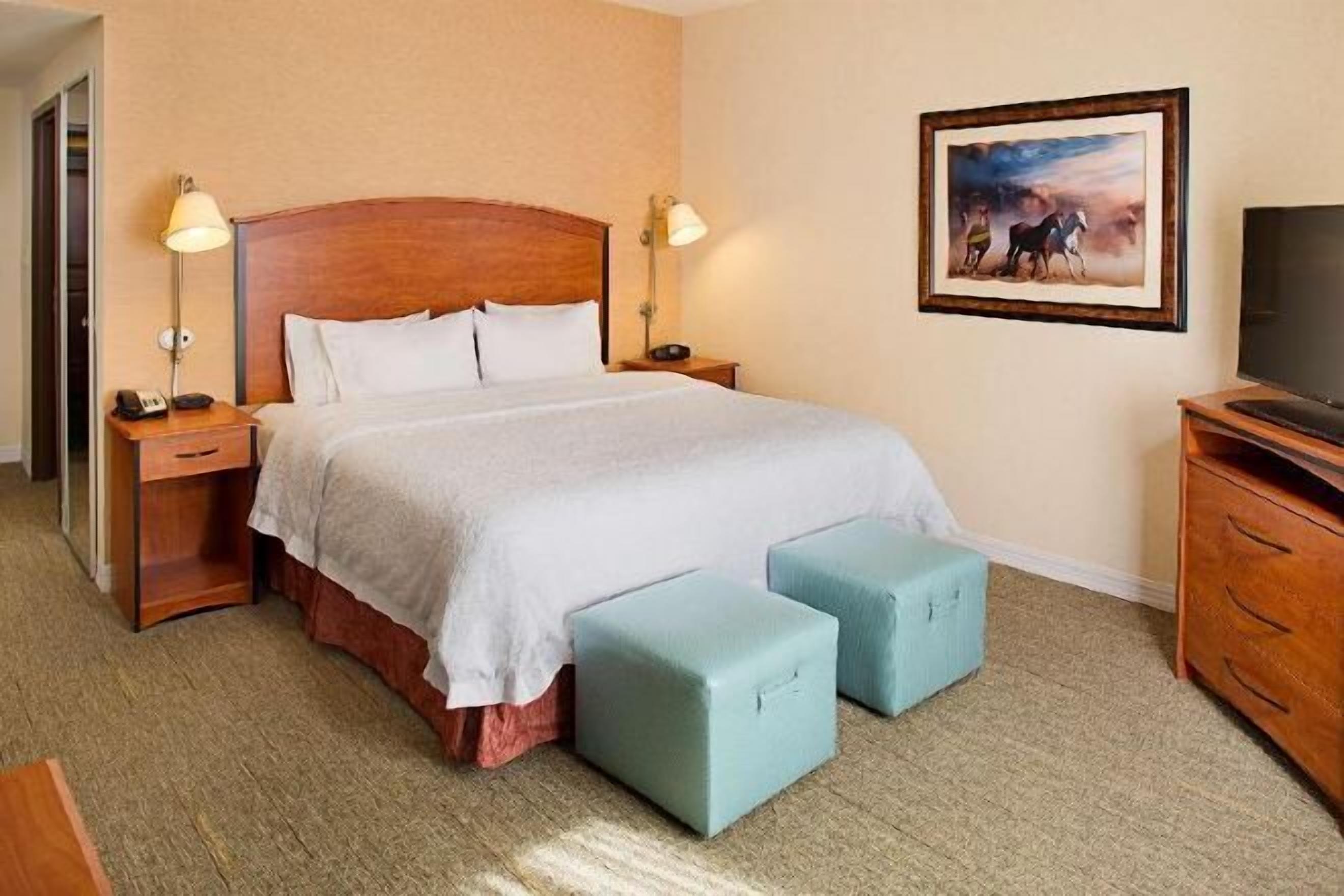 오리/거위털 이불, 필로우탑 침대, 객실 내 금고, 책상