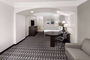 Deluxe Room, 1 King Bed, Non Smoking (Deluxe Executive Room) | Premium bedding, desk, blackout drapes, iron/ironing board