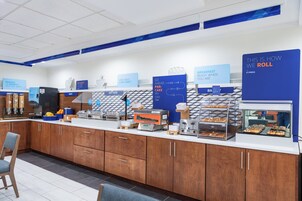 Desayuno completo gratuito y diario