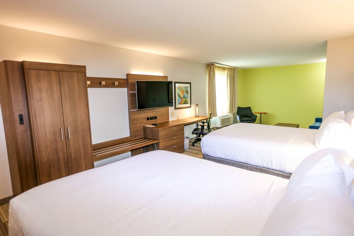Premium bedding, pillowtop beds, in-room safe, desk