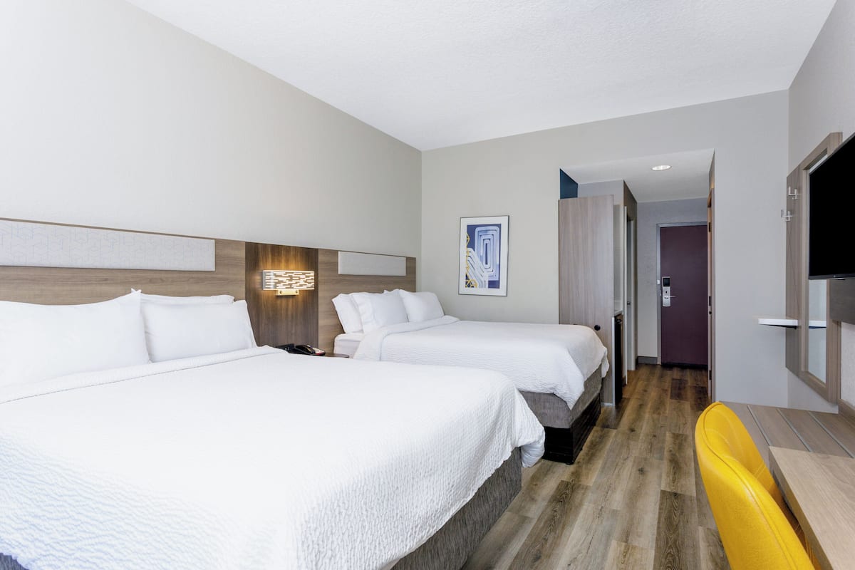 1 Schlafzimmer, Zimmersafe, Schreibtisch, Bügeleisen/Bügelbrett