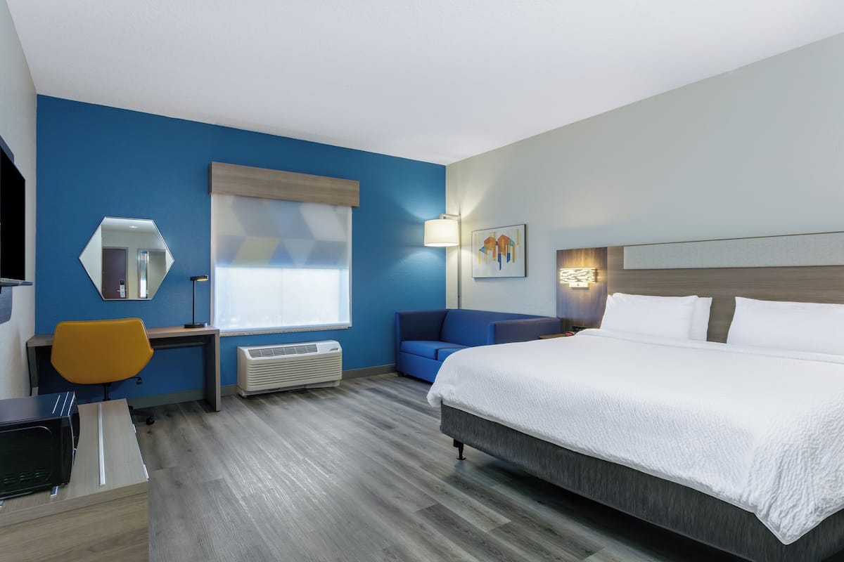 1 Schlafzimmer, Zimmersafe, Schreibtisch, Bügeleisen/Bügelbrett