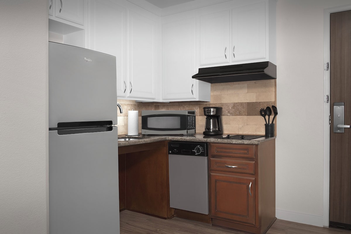 1 bedroom, in-room safe, desk, soundproofing