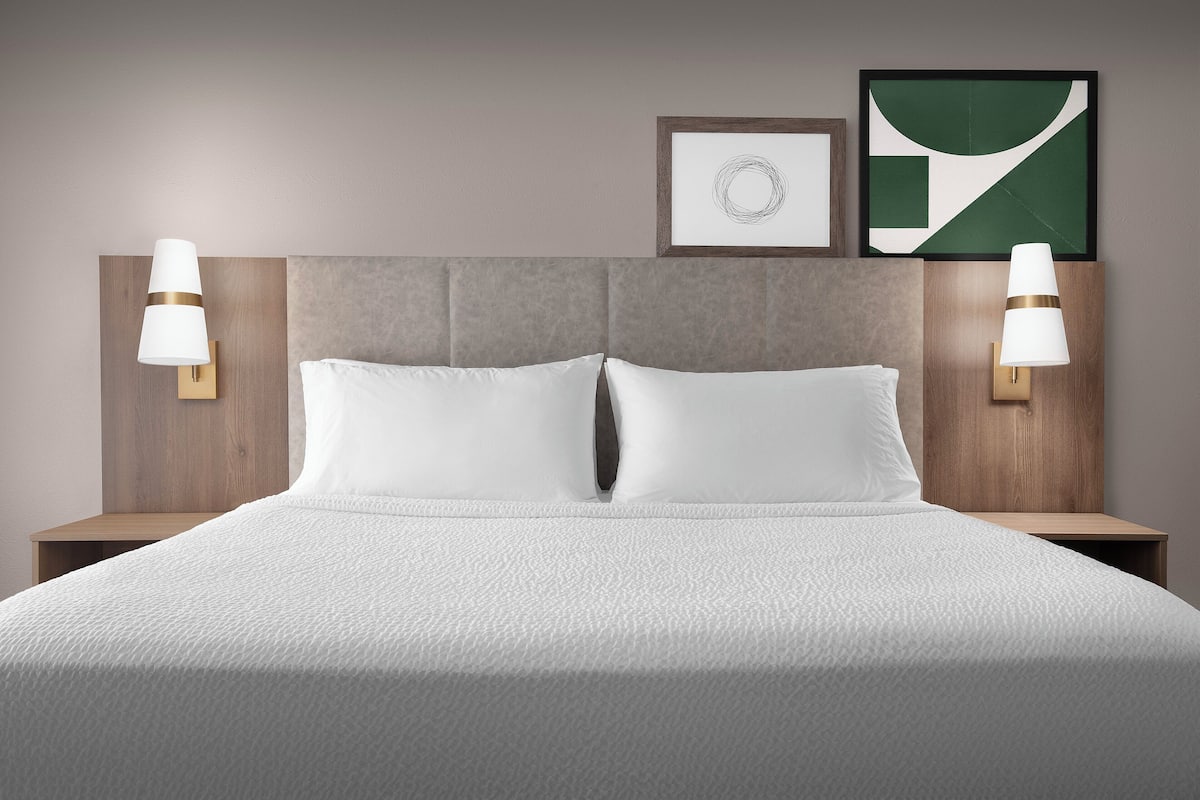 1 Schlafzimmer, Zimmersafe, Schreibtisch, schallisolierte Zimmer