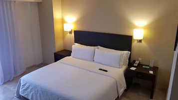 Superior Room King | Minibar, in-room safe, desk, iron/ironing board