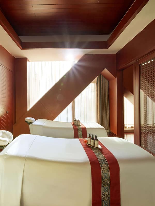 Couples treatment room(s), body treatments, hydrotherapy, aromatherapy