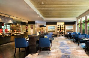 2 restaurants, breakfast, lunch, dinner served; Chinese cuisine  - Fairmont Beijing (Beijing)