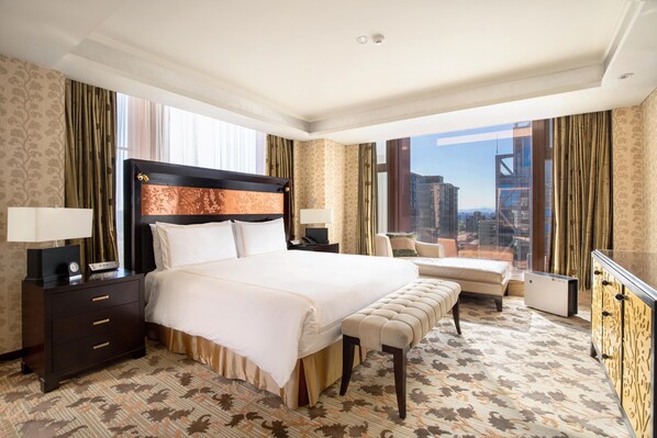 Fairmont Gold Grand Suite (Gold Lounge Access) | Minibar, in-room safe, individually decorated, individually furnished