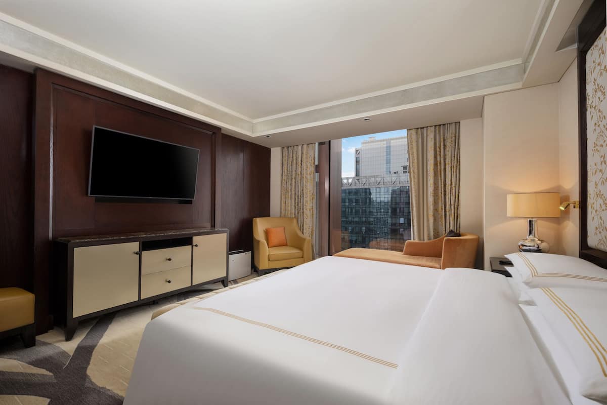 1 bedroom, minibar, in-room safe, individually decorated