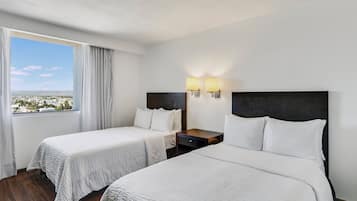 Caja de seguridad en la habitación y escritorio